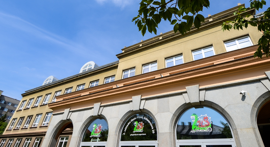 Žákyně 2. základní školy vyhrála literární soutěž, finanční odměnu získává ona i škola