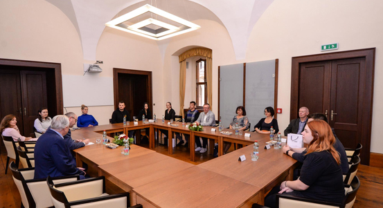 Studenty zdravotnictví z Regensburgu přijal radní Vlastimil Gola