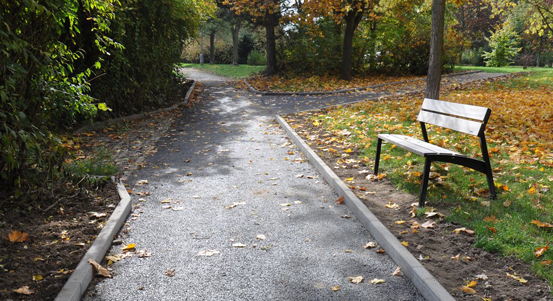 Správa veřejného statku opravila chodník u domu s pečovatelskou službou na Lochotíně