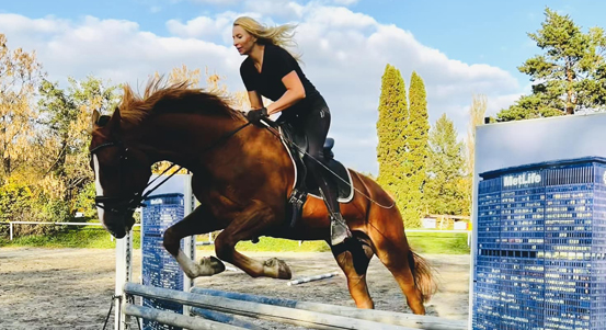 Jezdecký klub Slavia VŠ Plzeň bude využívat dešťovou vodu pro závlahu zeleně. Získá podporu z Fondu životního prostředí města Plzně