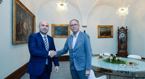 Primátor města Plzně Roman Zarzycký pogratuloval profesoru Vladislavu Třeškovi