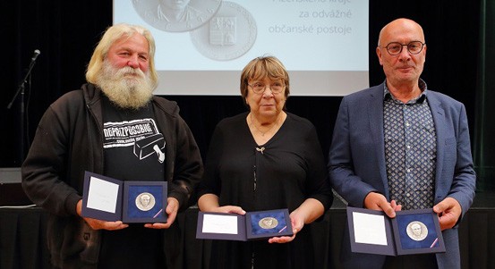 Osobnosti spojené s Plzní převzaly ocenění za odvážné občanské postoje