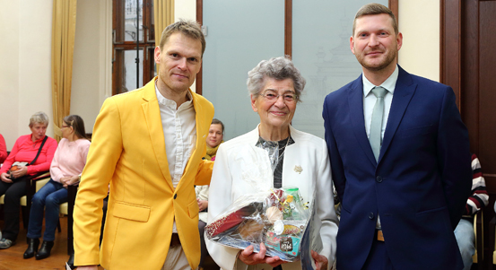 Vedení města Plzně ocenilo úspěšné seniory z mikulášského plaveckého přeboru