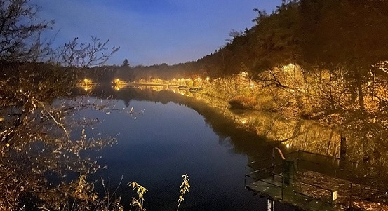 Plzeň instalovala nové veřejné osvětlení u Boleváku, cesta je teď bezpečnější