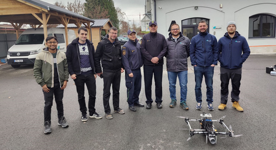 Plzeňští dronaři testují nový zhášecí dron, hasičům by měl pomoci v uzavřených prostorech