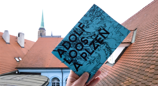 Architekta Adolfa Loose připomíná nová publikace. Vydalo ji město Plzeň