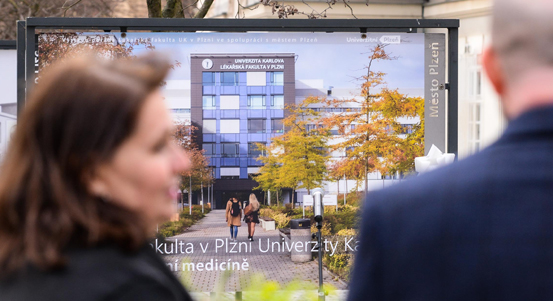 Nová výstava ve Smetanových sadech ukazuje plzeňskou cestu k moderní medicíně