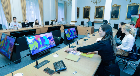 Na plzeňské radnici zasedali předsedové žákovského parlamentu. Dozvěděli se o mezinárodním vzdělávacím programu pro mládež