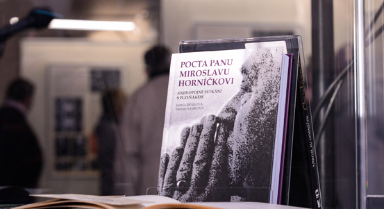 Tady jsem se narodil. To je výstava o Miroslavu Horníčkovi a Plzni