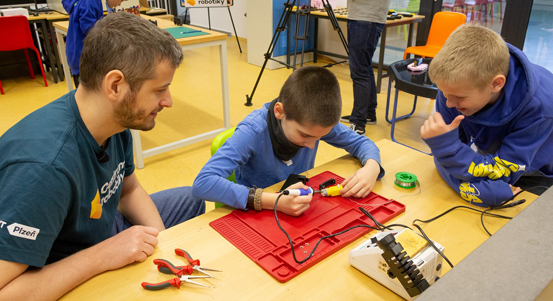 Den pro veřejnost v Centru robotiky láká na přírodní vědy