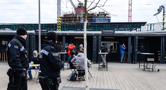 Město aktivně řeší situaci v bezprostředním okolí Hlavního vlakového nádraží v Plzni. Přijalo několik opatření a další chystá