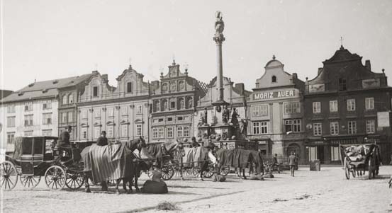 Výstava na radnici představuje historické snímky Plzně