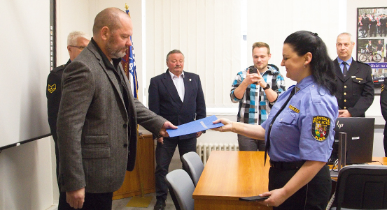 Noví strážníci složili slib a převzali si odznaky