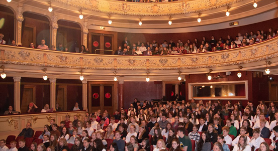 Divadlo J. K. Tyla přivítalo podesáté žáky a žákyně z Bavorska