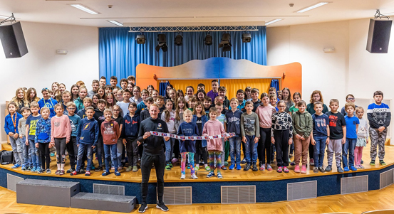 Viktorka do škol přilákala na stadion 10 tisíc dětí