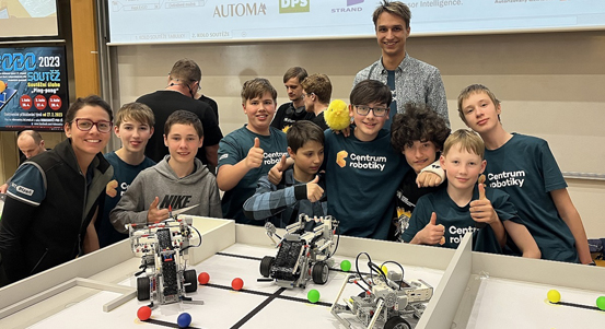 Žáci z Plzně bodují v robotických soutěžích