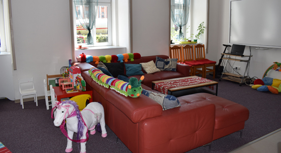 Blízký soused pomáhá dětem a jejich rodinám