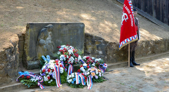 Dvanáct obětí heydrichiády připomněli během pietního aktu v Lobzích zástupci města a Plzeňané