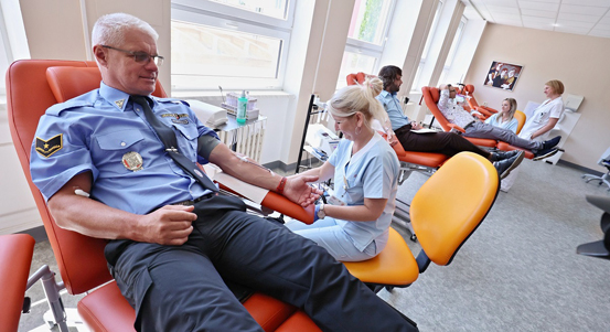 Dnes je Světový den dárců krve. V Plzni k svátku dostali zrekonstruované prostory Transfuzního oddělení Fakultní nemocnice Plzeň