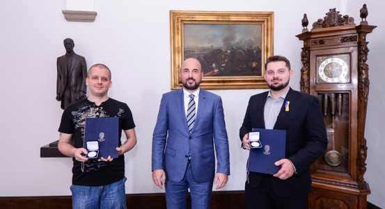 Napadeného řidiče a jeho zachránce přijal primátor na radnici