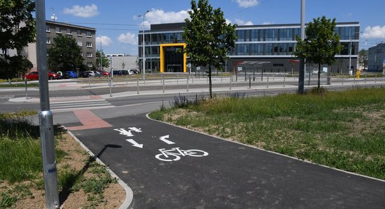 Plzeň dokončila chybějící cyklistické propojení ze Slovanské aleje do Šeříkové. Zmizely také schody na chodníku na Karlovarské v lokalitě Berlín