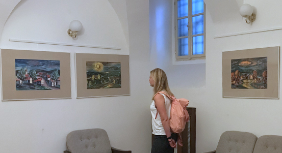 Na radnici začala výstava Cesta krajinou barev