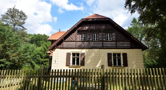 Město Plzeň rekonstruuje památkově chráněnou lesovnu v Bukovci