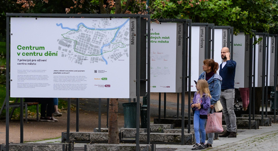 Nová výstava v Plzni přibližuje centrum v centru dění