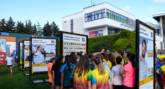 Výstava představuje 30 let činnosti Nadace sportující mládeže