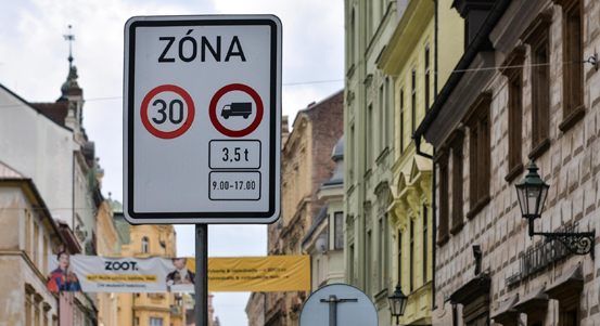 V Plzni vzniknou další zóny s „třicítkou“. Cílem je zklidnění dopravy, snížení hluku i emisí