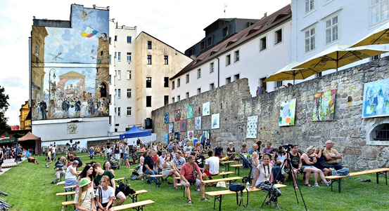 Na ulici jsou barvy, muzika a mnoho dalšího. Multižánrový Festival na ulici už začal