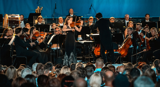 Letní open-air koncert Plzeňské filharmonie je k vidění na iVysíláni České televize