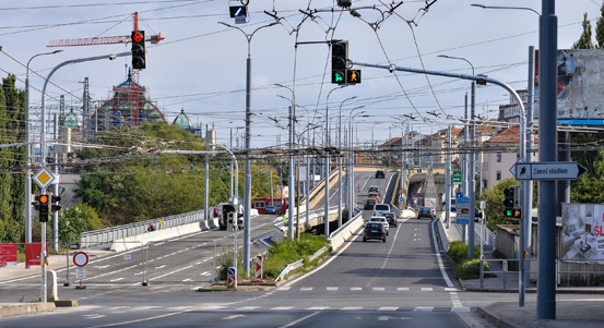 Křižovatka Doudlevecká x U Trati x Prokopova dostane za víkend nový povrch