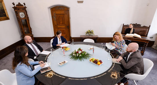 Plzeňskou radnici navštívil britský velvyslanec