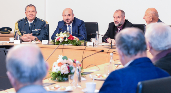 Rehabilitovaní vojáci navštívili radnici