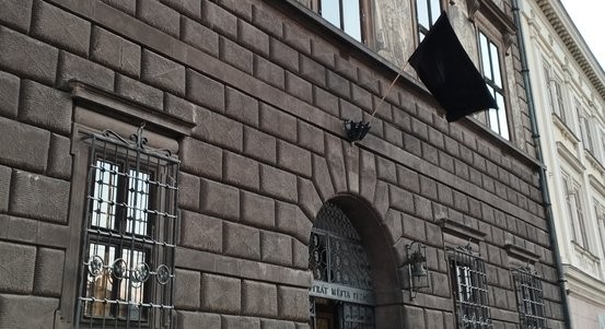 Plzeň se připojuje k uctění památky obětí tragické střelby na filozofické fakultě