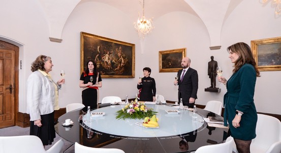 Akademická sochařka Marie Kasalická oslavila jubileum. Popřálo jí vedení města Plzně