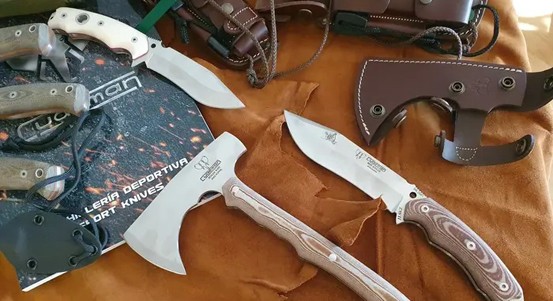 Do Černic se chystají nožíři z celých Čech