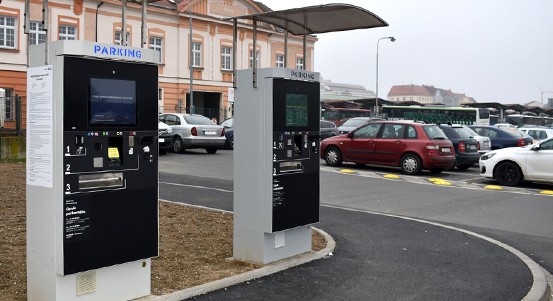 Na parkovišti pod autobusovým nádražím bude nově platit systém P+G