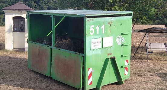 Blíží se jaro, začínají práce na zahrádkách. Lidé opět mohou odkládat bioodpad do velkokapacitních kontejnerů