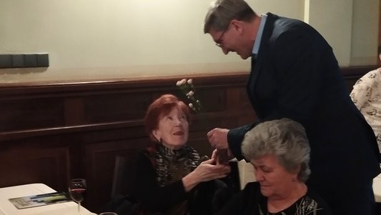 Taneční večer pro seniory provoněly karafiáty