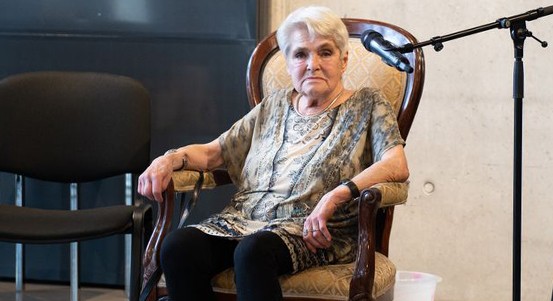 Máša bez opony. Dramaturgyně Marie Caltová oslavila životní jubileum a v knize vzpomíná na svůj život s divadlem