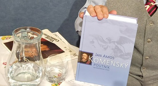 Historik Jan Kumpera představil v Knihovně města Plzně rozsáhlý životopis Jana Amose Komenského