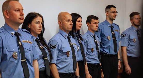 Desítka nových strážníků posílila řady městské policie