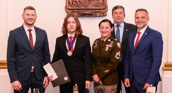 Třinácté stipendium generála Pattona převzal student rokycanského gymnázia