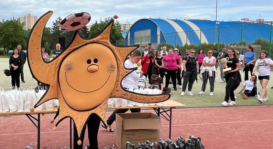 Plzeňská 31. základní škola hostila na osm stovek malých házenkářek