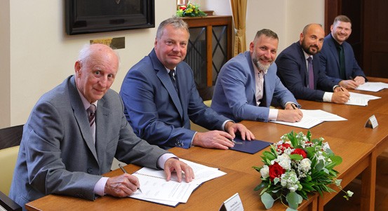 Memorandum prohloubí spolupráci s basketbalisty a volejbalisty