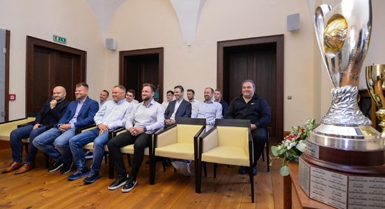 Mistři futsalové ligy se setkali s primátorem Romanem Zarzyckým a radním Tomášem Morávkem