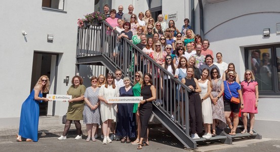 Celoroční vzdělávání pedagogů v Plzni završila Letní dílna v Centru robotiky