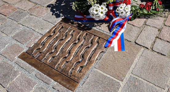 Před katedrálou sv. Bartoloměje se koná vzpomínkové setkání připomínající události 21. srpna 1968